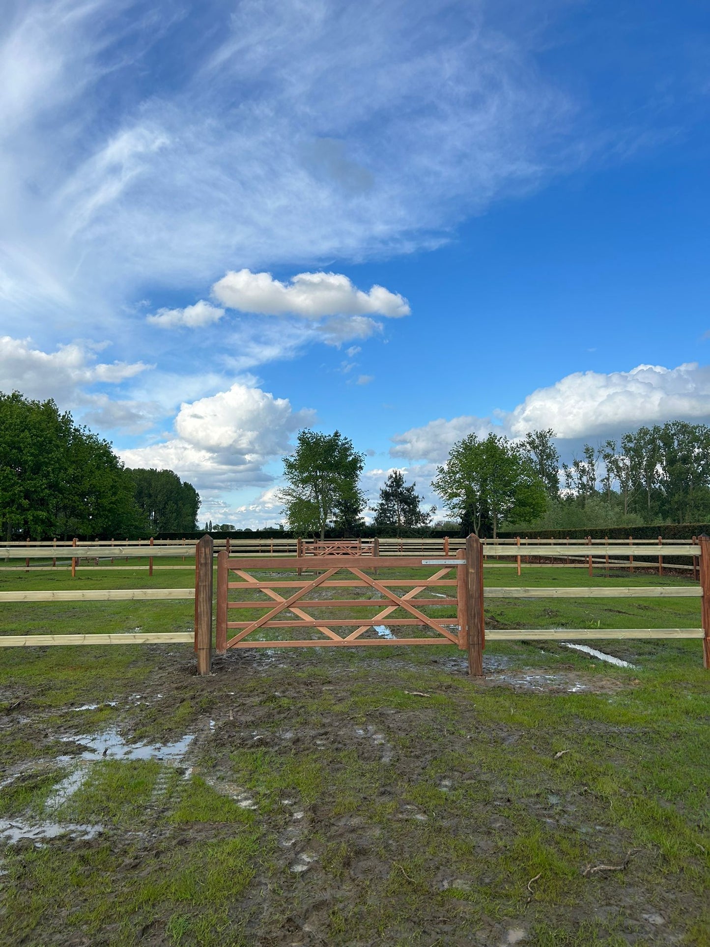 Clôture pour chevaux OKAN avec traverses en PIN IMPRÉGNÉ
