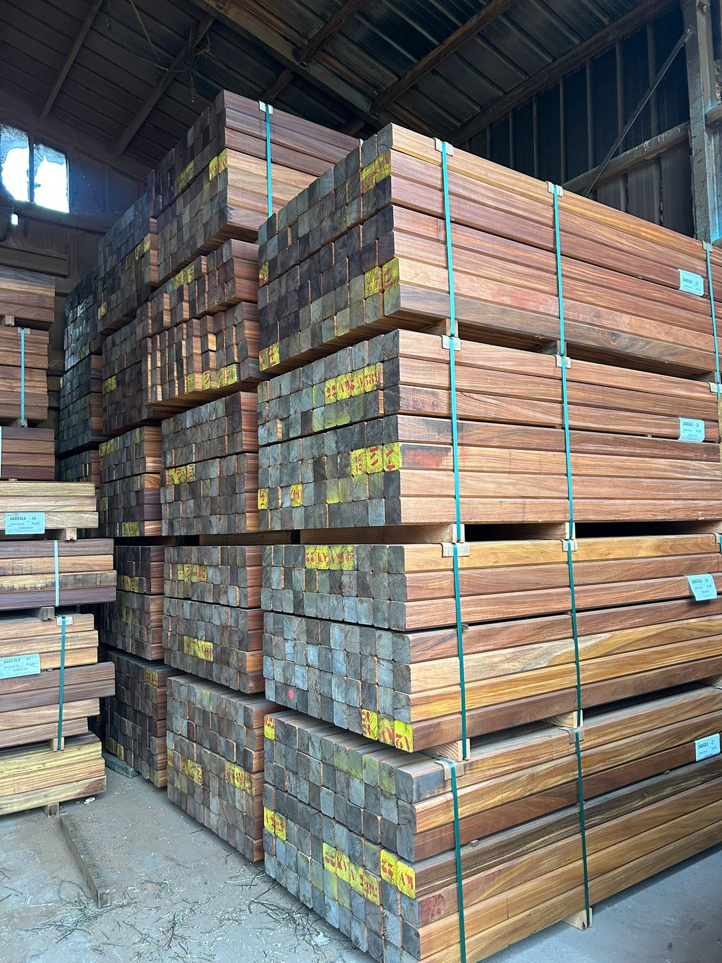 grote-stock-voorraad-okan-geschaafd