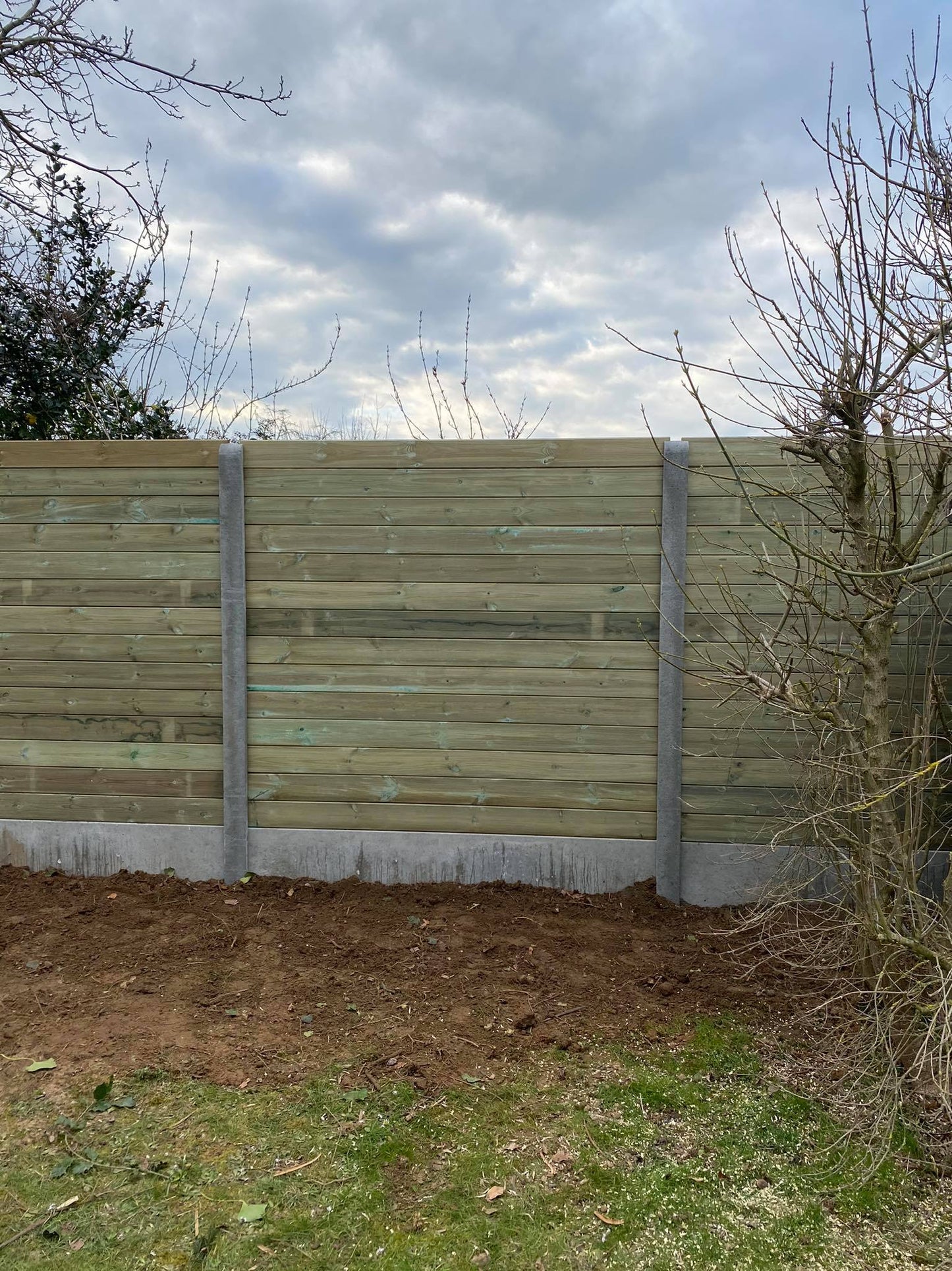 afscheidingen-moderne-wand-kastanje-hekwerken-padouk-bekleding-carport-schuilstal-paardenomheining-post-rail-belgo-garant-boom-antwerpen-schelle-houthandel