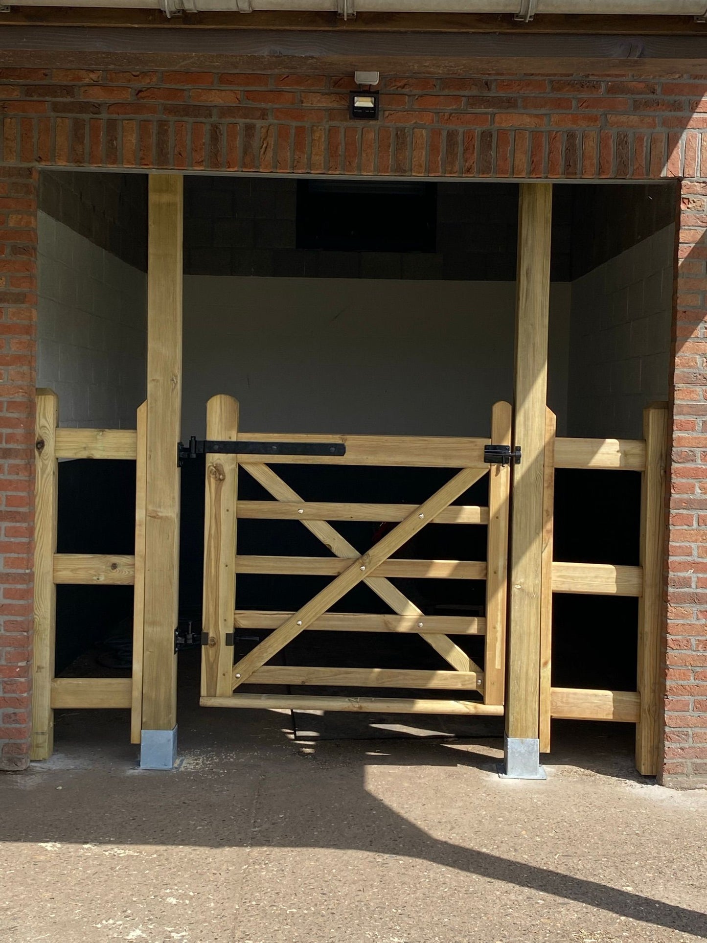 houten weidepoorten in grenen hout - afrastering - paarden - omheining - houtstock - houthandel - meise