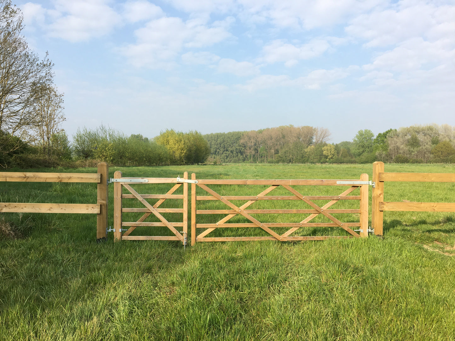 mooie-houten-weidepoort-goedkoop-rustiek-meise-dubbele-poort-hout-houtstock-paardenomheining-de-sutter-naturally-grenen