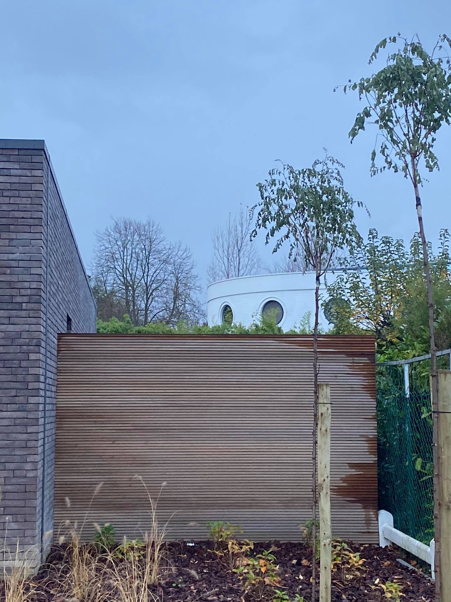 ayous-thermowood-padouk-grenen-wand-afsluiting-hout-wand-houthandel-grimbergen-houten-palen-houtstock-paarden-omheining-weide-palen-poorten