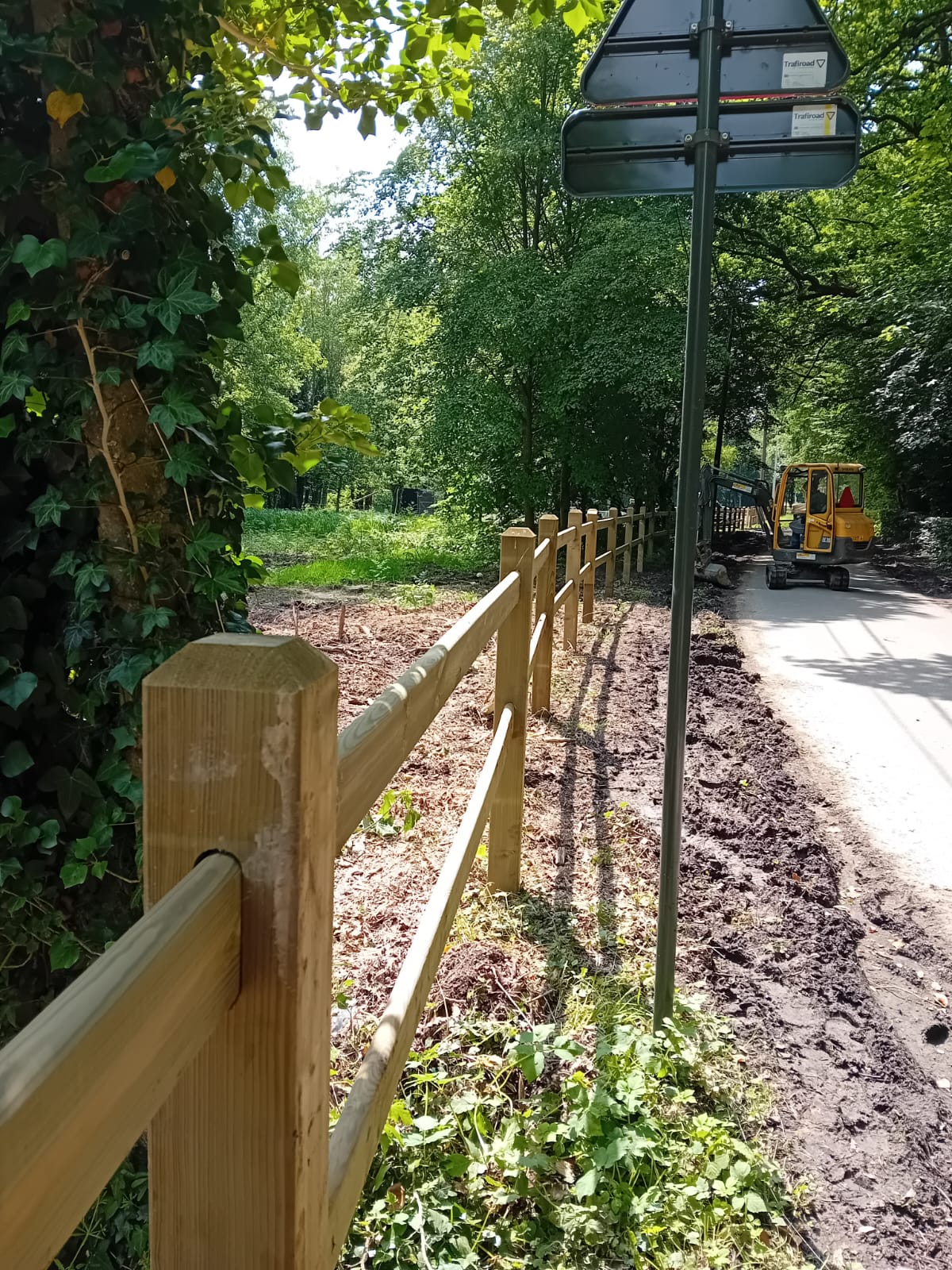 Clôture pour chevaux en pin avec poteaux carrés