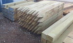 Robinia-post-&-rail-hardhout-kastanje-omheining-houtstock-duurzaam-londerzeel