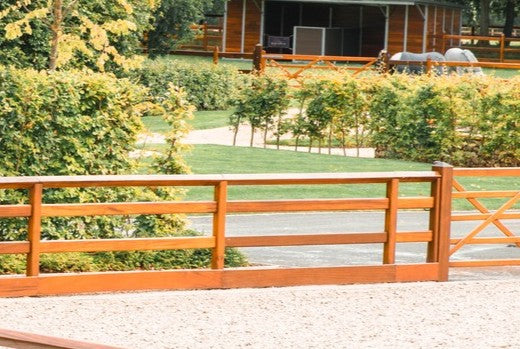 jumping-fence-omheining-mooi-poort