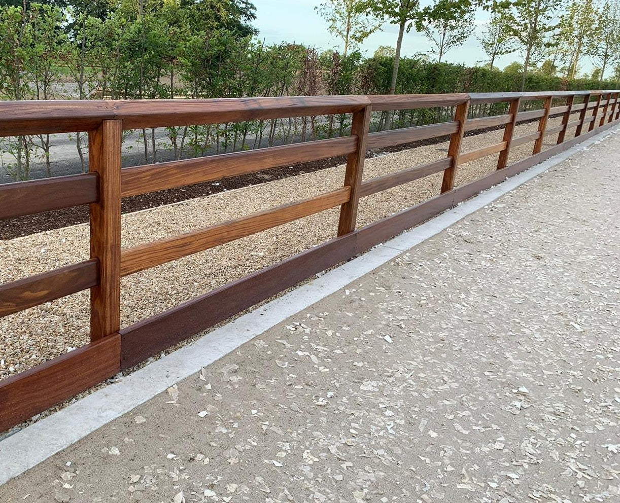 paardrijden-jumping-fence-horses-safety