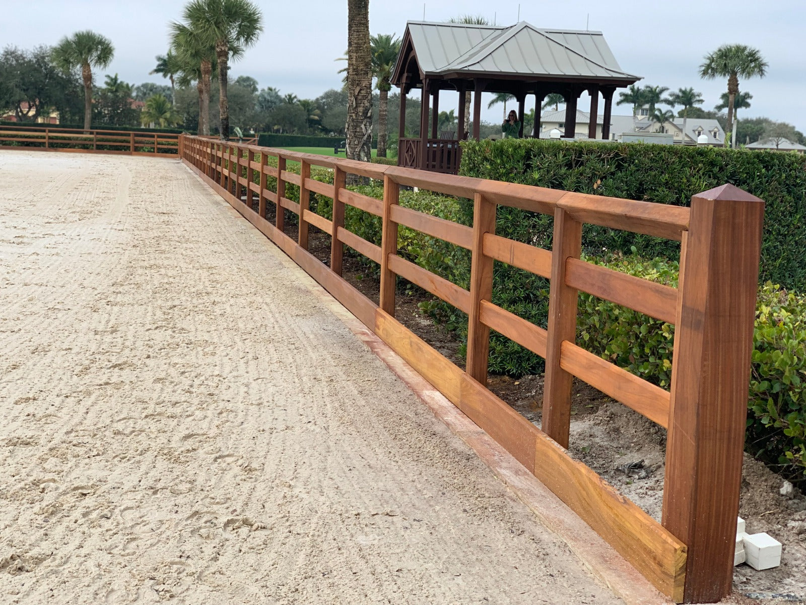 toprail-horse-fence-jumping-houtstock